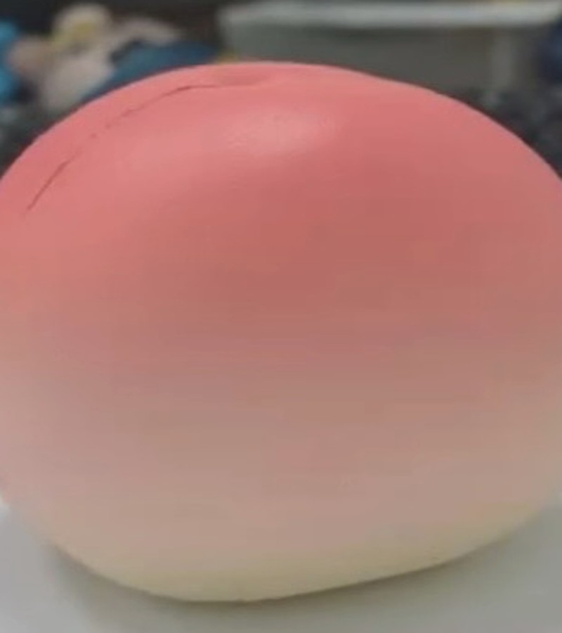 桃色からクリーム色へのやさしいグラデーション